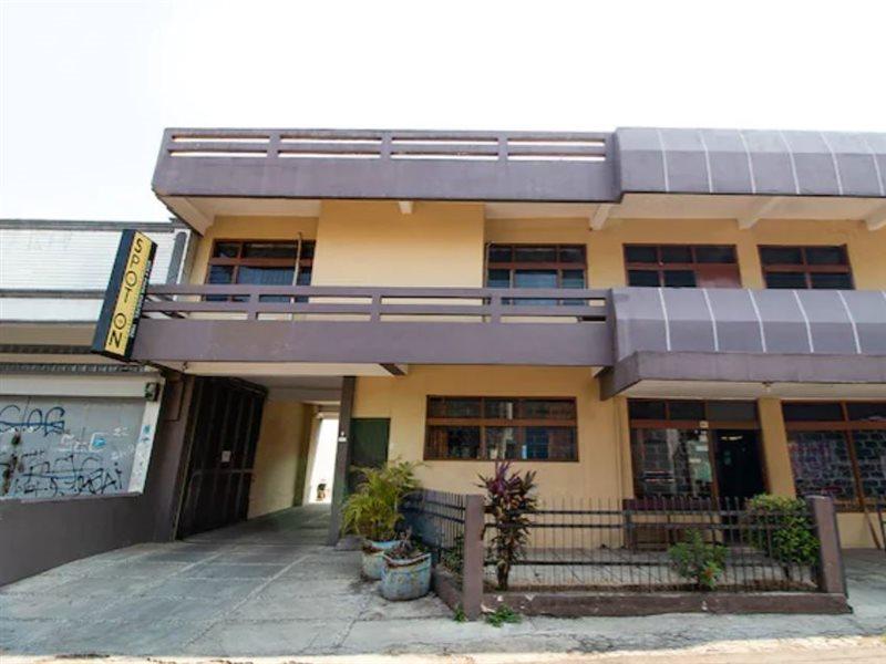 Reddoorz Near Alun Alun Cianjur Hotel Exterior photo