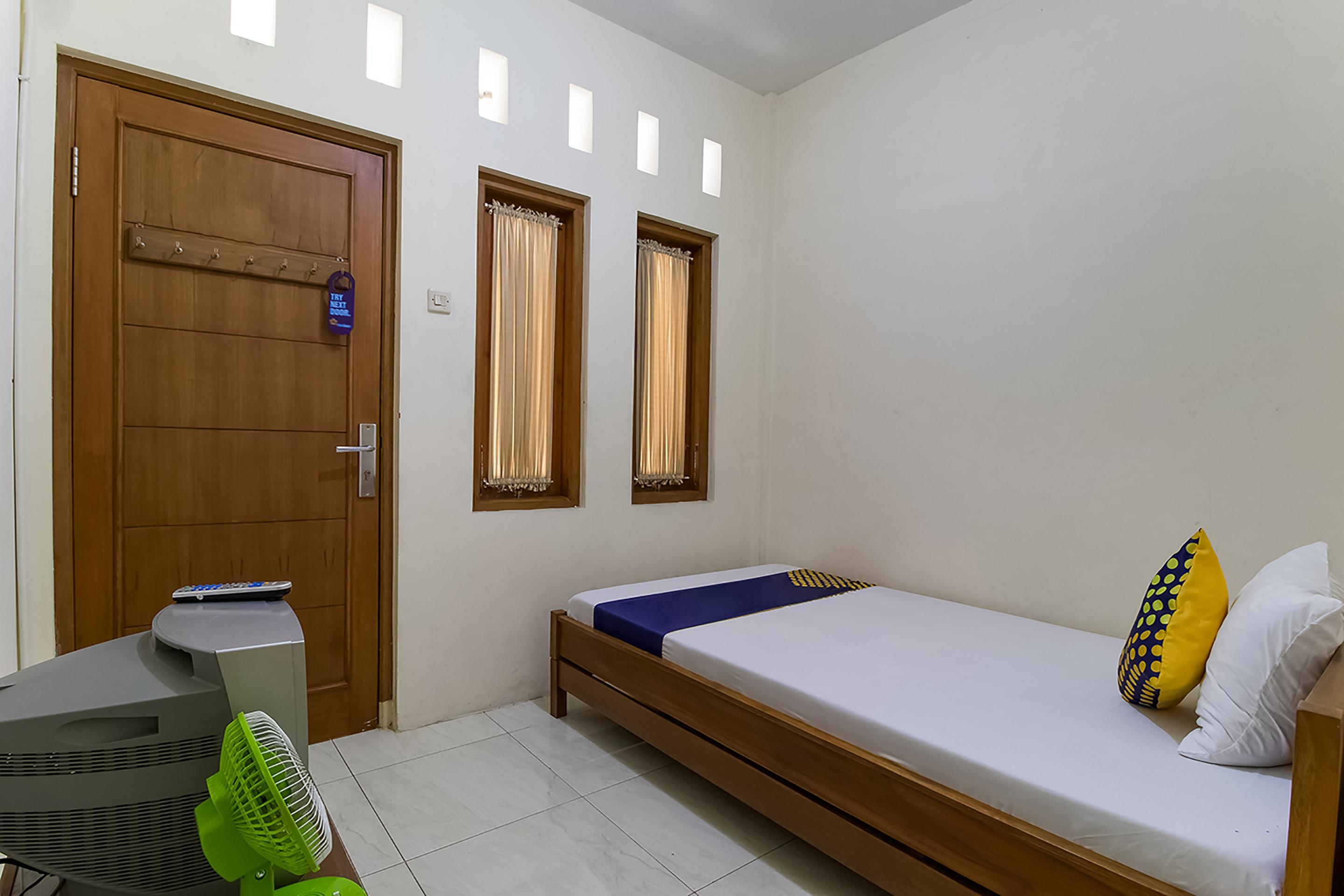 Reddoorz Near Alun Alun Cianjur Hotel Exterior photo