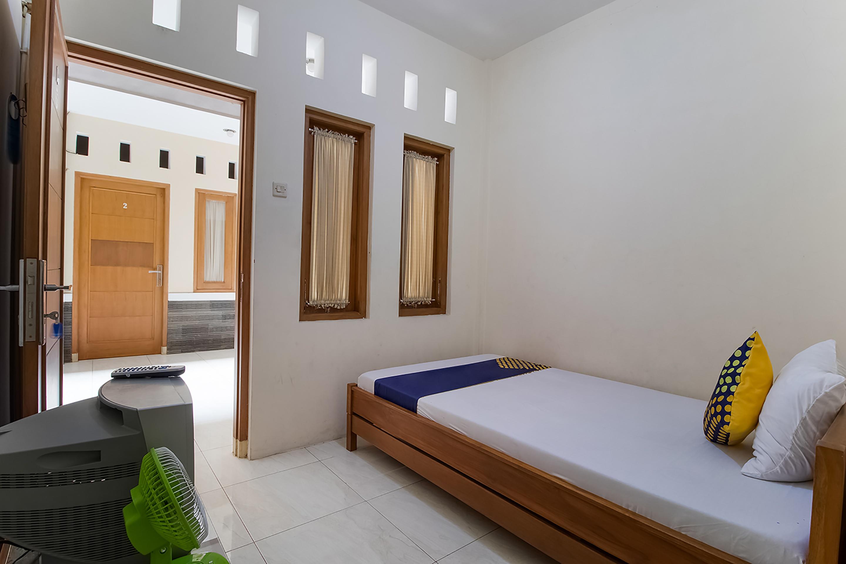 Reddoorz Near Alun Alun Cianjur Hotel Exterior photo