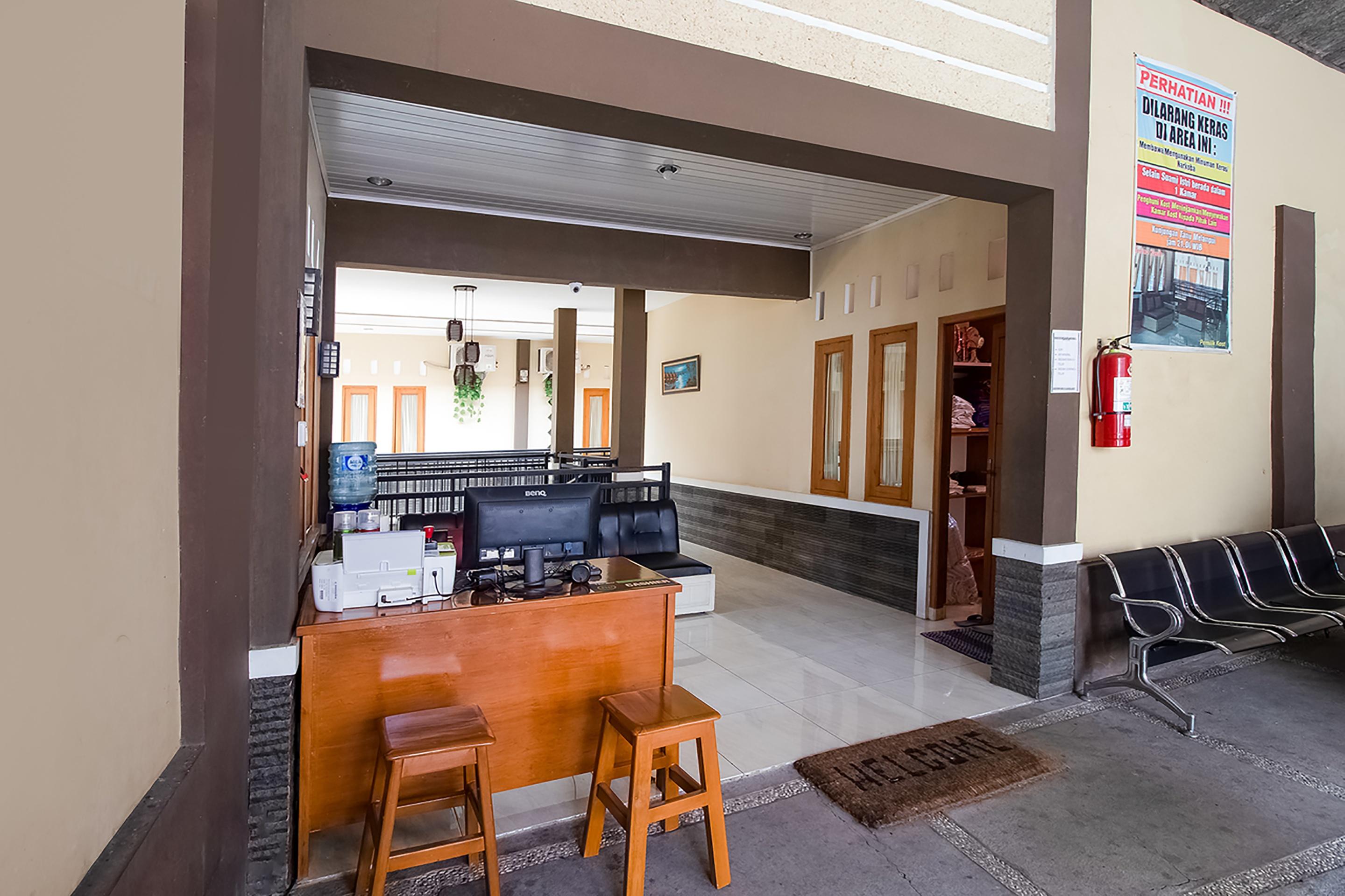 Reddoorz Near Alun Alun Cianjur Hotel Exterior photo
