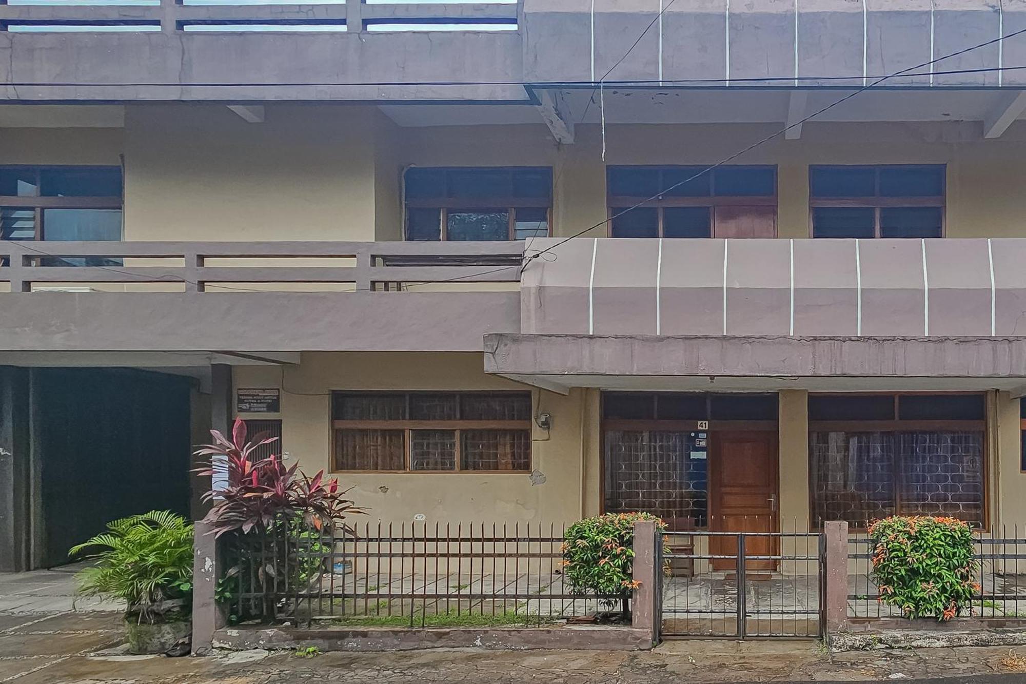 Reddoorz Near Alun Alun Cianjur Hotel Exterior photo