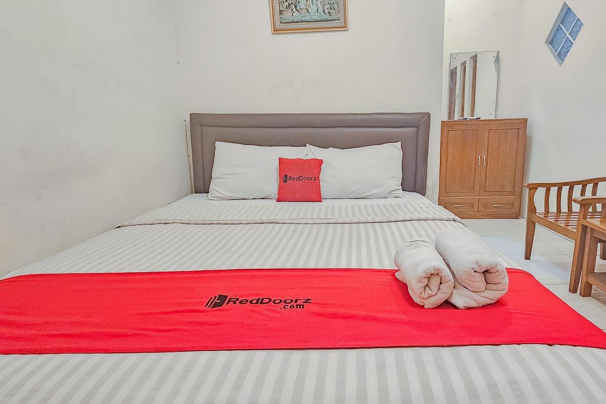 Reddoorz Near Alun Alun Cianjur Hotel Exterior photo