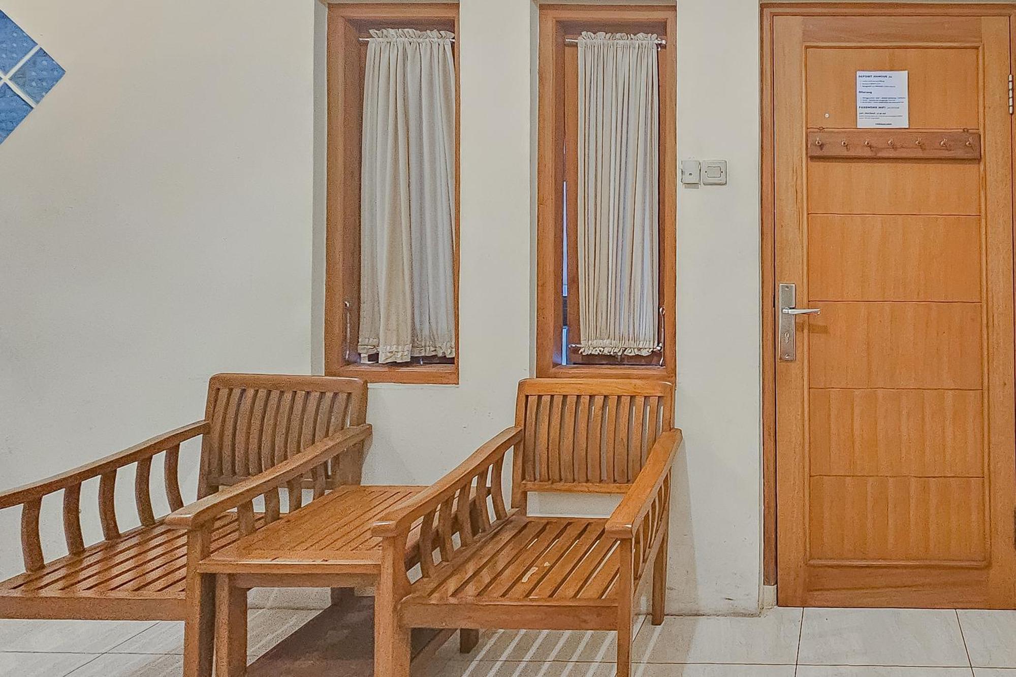 Reddoorz Near Alun Alun Cianjur Hotel Exterior photo
