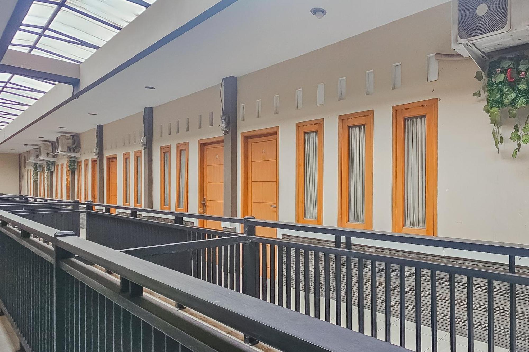 Reddoorz Near Alun Alun Cianjur Hotel Exterior photo